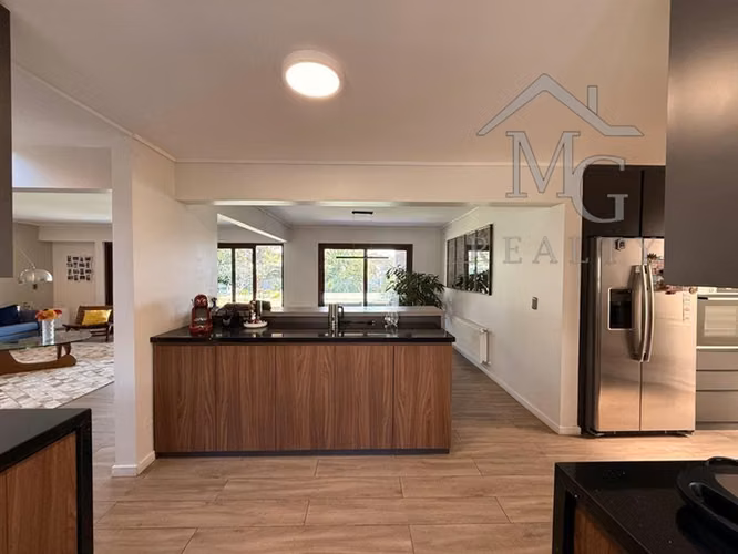Casa en venta de 5 dorm. en Los Bosques Piedra Roja Colina