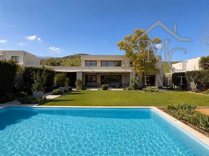 Casa en venta de 5 dorm. en Los Bosques Piedra Roja Colina