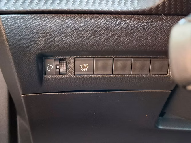 PEUGEOT 2008 2023