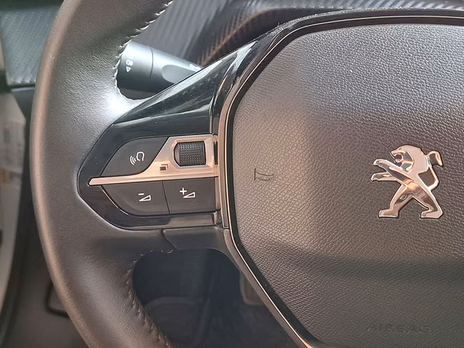 PEUGEOT 2008 2023