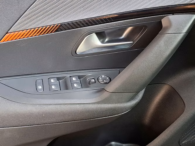 PEUGEOT 2008 2023