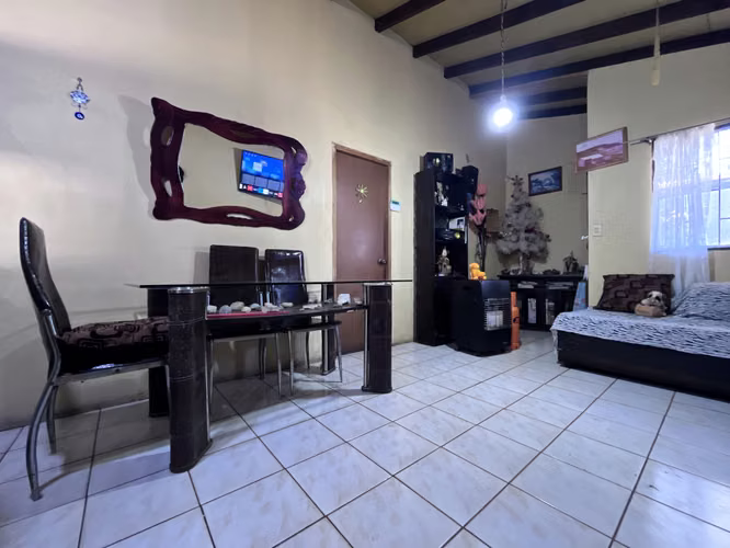 Casa de 3h1b en Av. Estadio, Loncura | Excelente Conectividad - Imagen 2