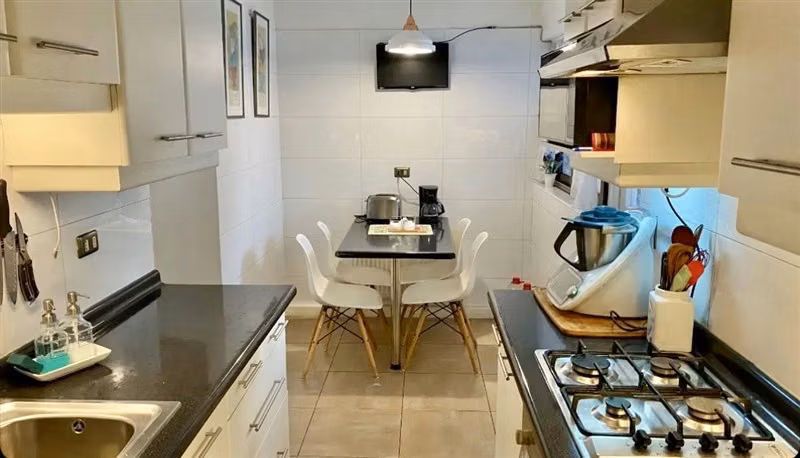 Remodelada en condominio seguro , 4D, 3B+serv, impecable - Imagen 7
