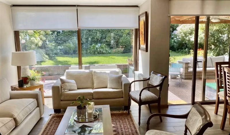 Remodelada en condominio seguro , 4D, 3B+serv, impecable - Imagen 2