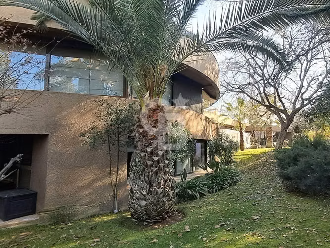 Casa moderna 3 pisos en Lo Barnechea, amplia y segura