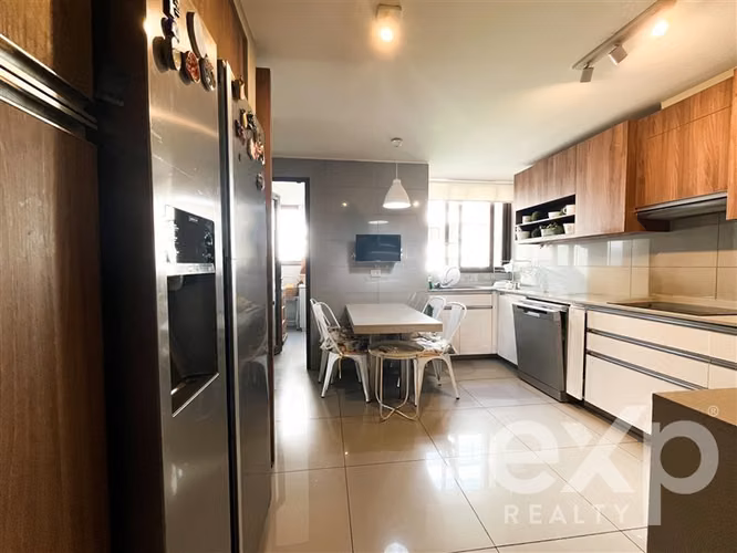 Vivir con la amplitud de una casa, en corazón de Las Condes - Imagen 19