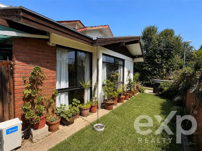 Casa 6D en pasaje cerrado con orientación norte Vitacura. - Imagen 11
