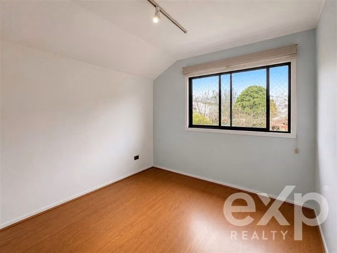 Casa en pasaje cerrado | orientación norte | Vitacura - Imagen 16