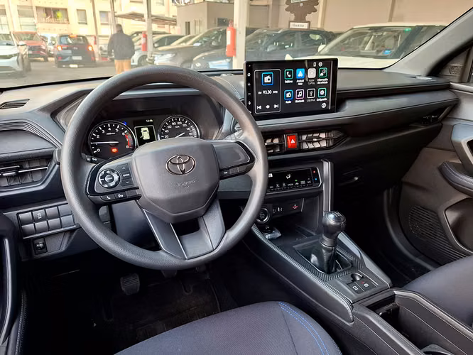 TOYOTA YARIS CROSS 2025