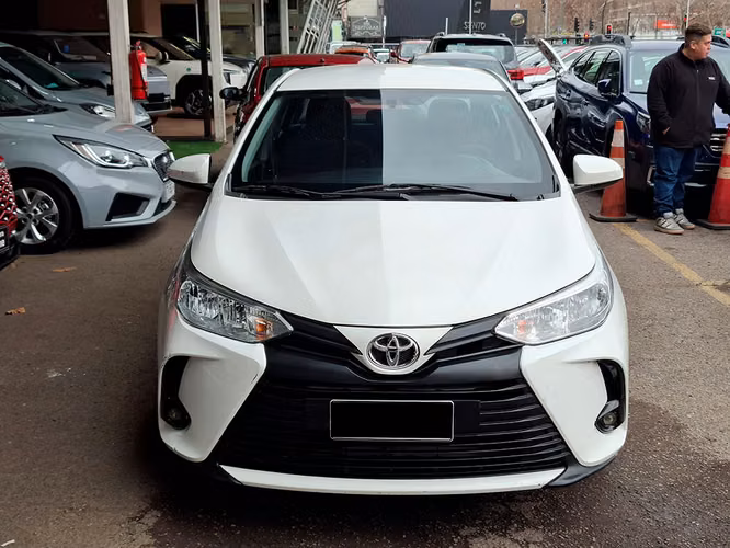 TOYOTA YARIS SEDAN 2022 - Imagen 2