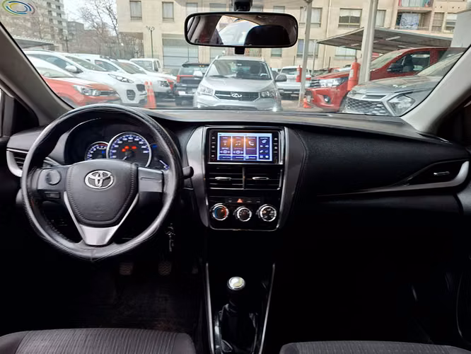 TOYOTA YARIS SEDAN 2022 - Imagen 8