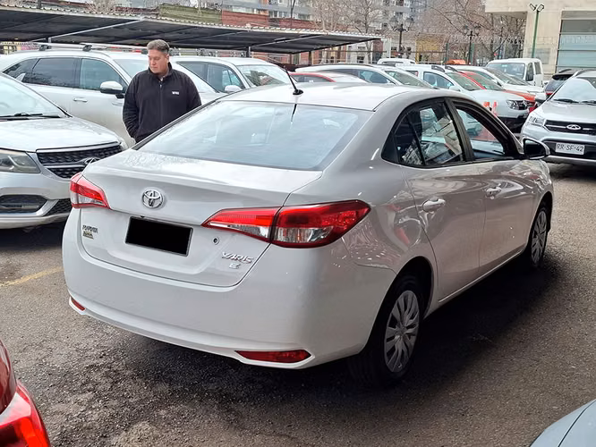 TOYOTA YARIS SEDAN 2022 - Imagen 6