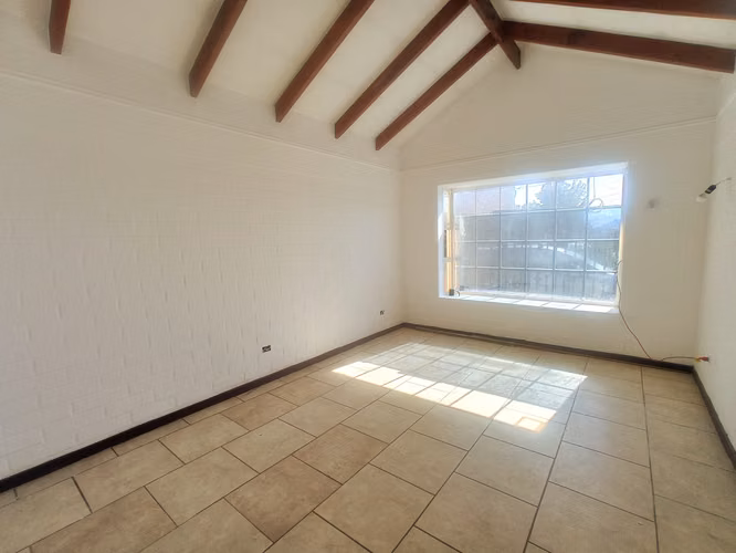SE VENDE CASA 1 PISO, SECTOR VALLE EL TREBOL, PADRE HURTADO - Imagen 2