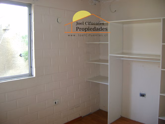 Departamento en 2do piso, 3 dormitorios, 1 baño.