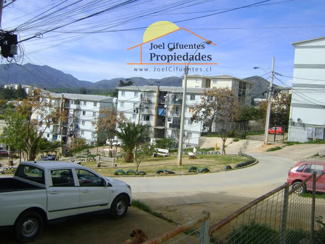 Departamento en 2do piso, 3 dormitorios, 1 baño.