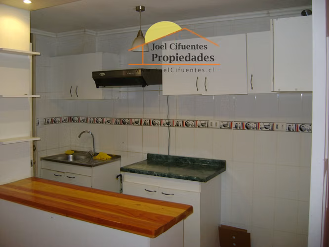 Departamento en 2do piso, 3 dormitorios, 1 baño.