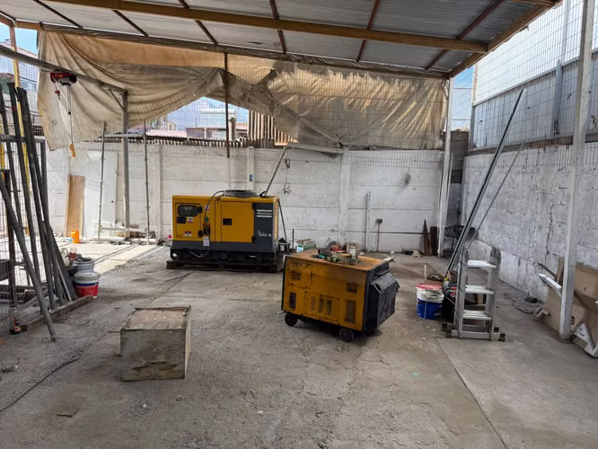 Arriendo bodega terreno cerca cancha oriente - Imagen 2