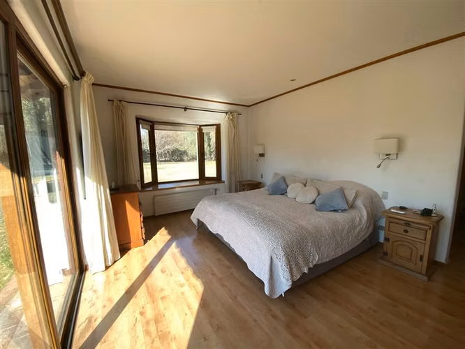 Arriendo parcela con gran casa chilena en Chicureo, 4D y B