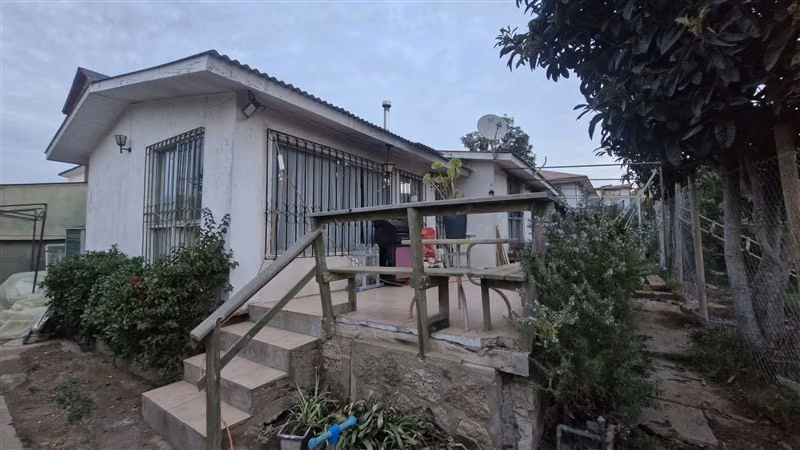 Casa en venta de 3D2B cerca de la playa El Tubo Algarrobo - Imagen 3