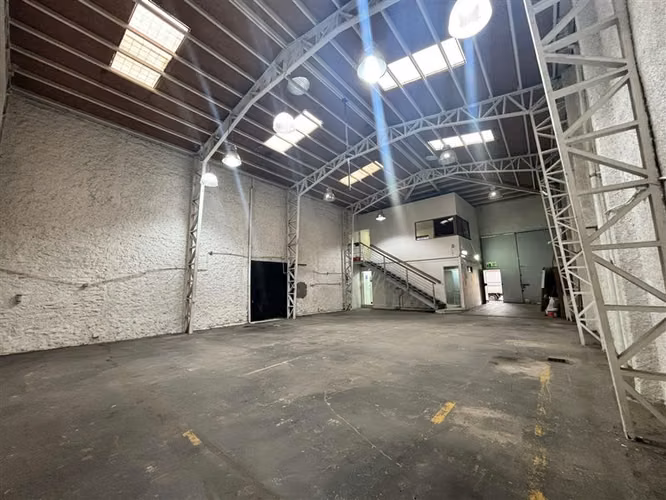 Arriendo Galpón con Oficina Portugal/ Maule - Imagen 5