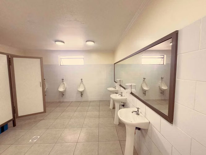 TERRENO INDUSTRIAL CON INSTALACIONES (181148)