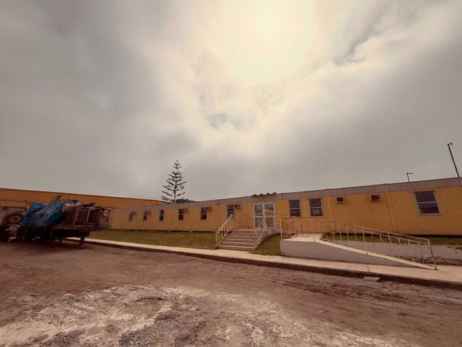 TERRENO INDUSTRIAL CON INSTALACIONES (181148)