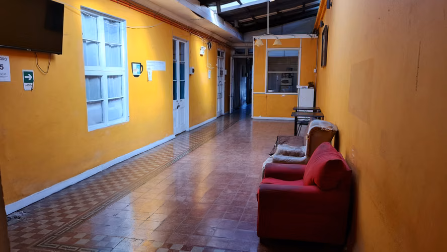 CASA AGUSTINAS 420 m2 T / 360 m2 C: ENTRE BULNES Y AVDA. RICARDO CUMMING