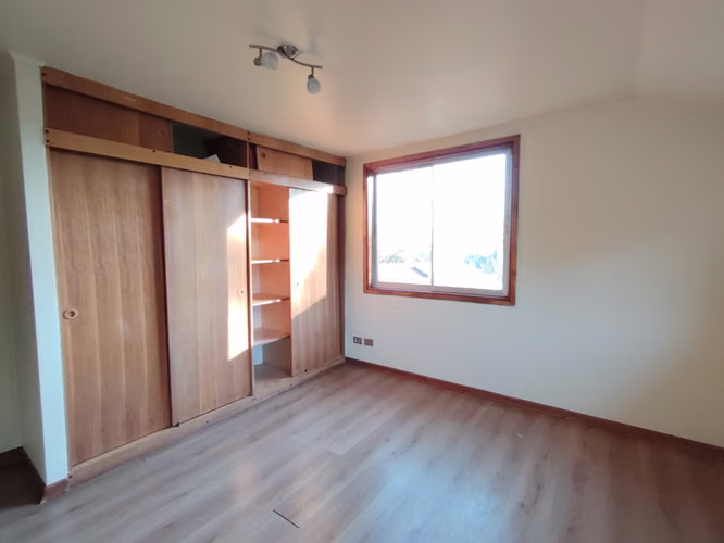 Se arrienda casa en Sector Las Encinas en Chillán, 4 dormitorios, 3 baños