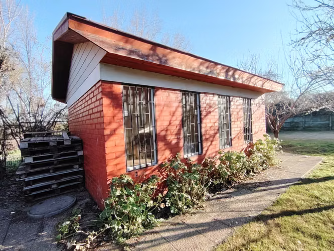 Se arrienda casa en Sector Las Encinas en Chillán, 4 dormitorios, 3 baños