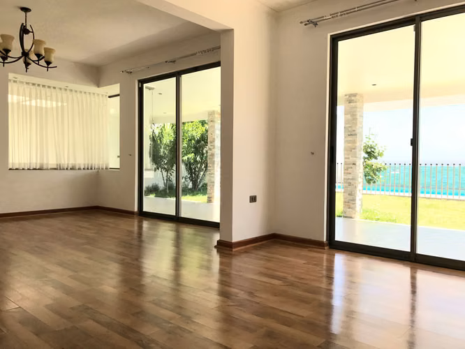 LA HERRADURA ORIENTE/ GRAN CASA CON PISCINA