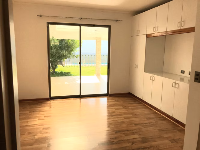 LA HERRADURA ORIENTE/ GRAN CASA CON PISCINA