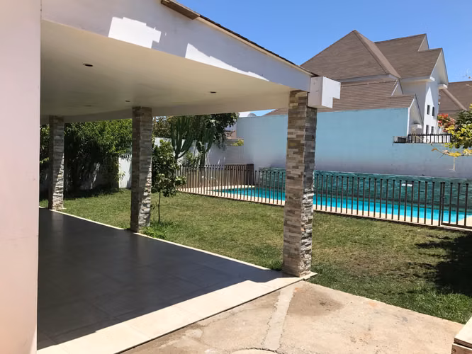 LA HERRADURA ORIENTE/ GRAN CASA CON PISCINA