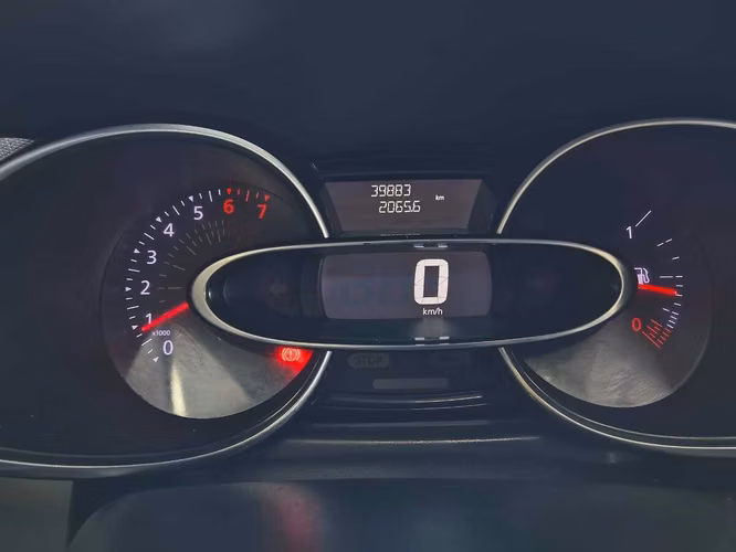 RENAULT CLIO IV 09 HB AUTHENTIQUE E6 F2 MT 2021