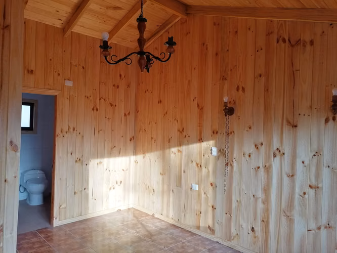 Acogedora cabaña 2D2B año corrido sector Molco Bajo