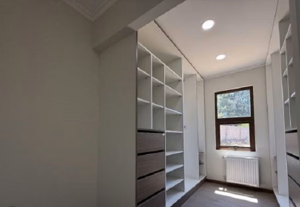 Espectacular Casa nueva en Condominio Consolidado / Gran Plusvalía y Privacidad - Imagen 11