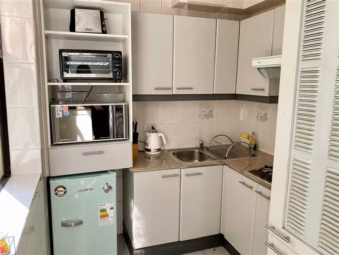 Arriendo AMOBLADO Dpto 1D 1B estac El Golf - Imagen 7
