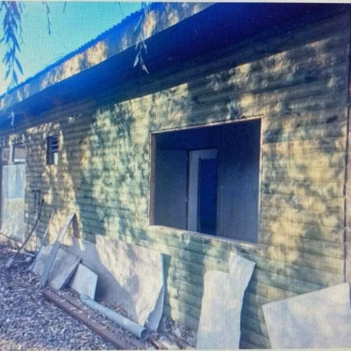 amplio terreno con casa casi terminada centro pueblo hundido