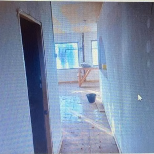 amplio terreno con casa casi terminada centro pueblo hundido