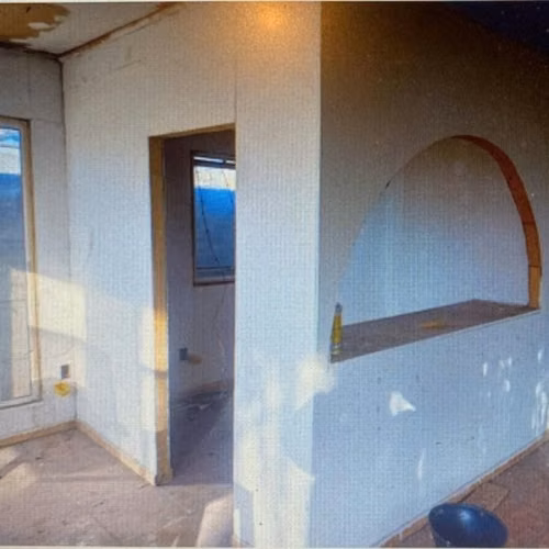 amplio terreno con casa casi terminada centro pueblo hundido