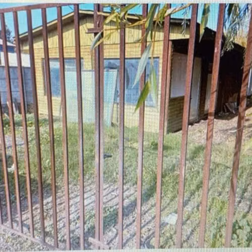 amplio terreno con casa casi terminada centro pueblo hundido