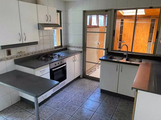 Se arrienda casa de 4 dormit en condominio (181179)
