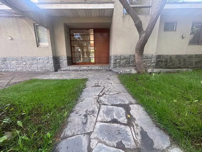 Se arrienda casa de 4 dormit en condominio (181179)