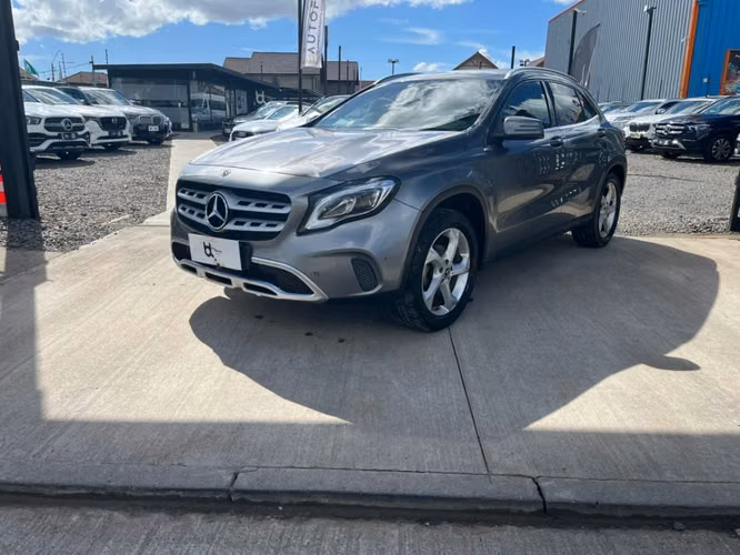 MERCEDES-BENZ GLA 200 1.6 AUT 2020