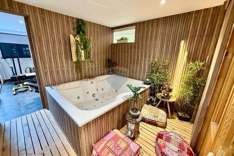 Hermosa casa en huechuraba 5d+4b piscina - Imagen 12