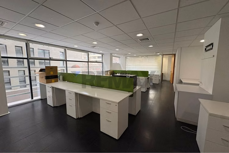 Oficina 86 m2,  en el corazón de providencia
