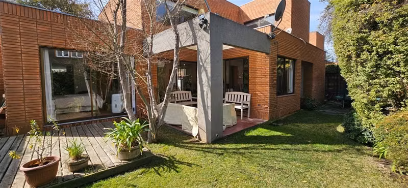 Casa en arriendo de 4 dorm. en Lo Barnechea - Imagen 1