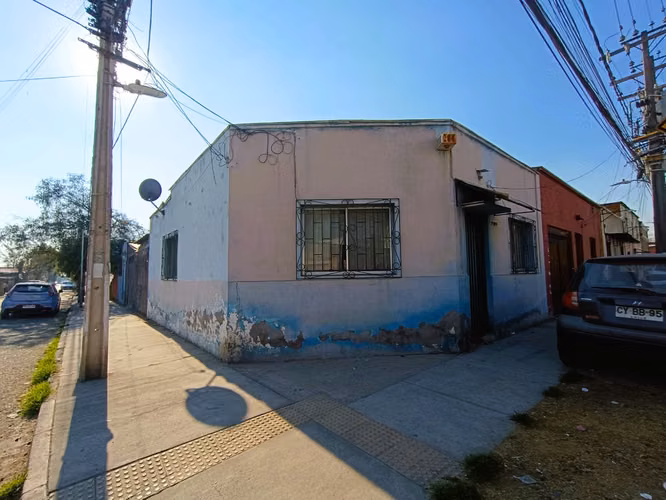 CASA  ESQUINA CON 2 ENTRADAS INDEPEDIENTES