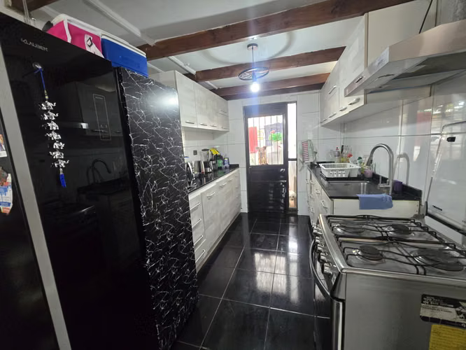VENDO CASA EN MAIPÚ CENTRO 4H 2B 1E - Imagen 5