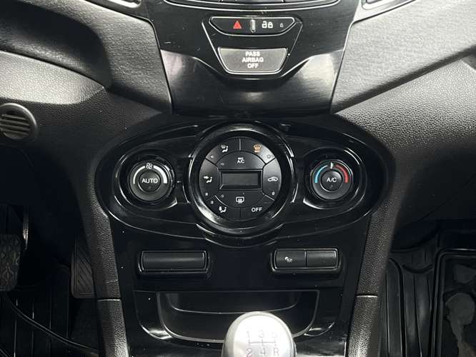 Ford Fiesta 1.6 Titanium Mt 2017 - Imagen 19