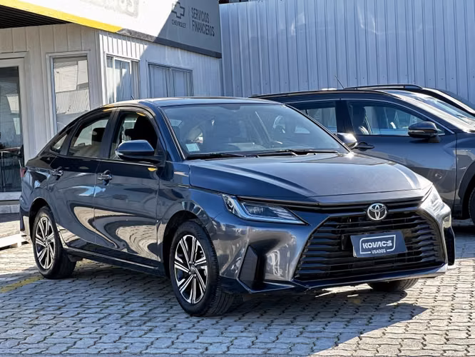 Toyota Yaris 1.5 E Sedan Mt 2023 - Imagen 3